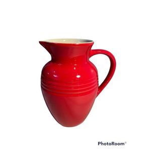 LE CREUSET CHERRY RED 2QT PITCHER STONEWARE 9”